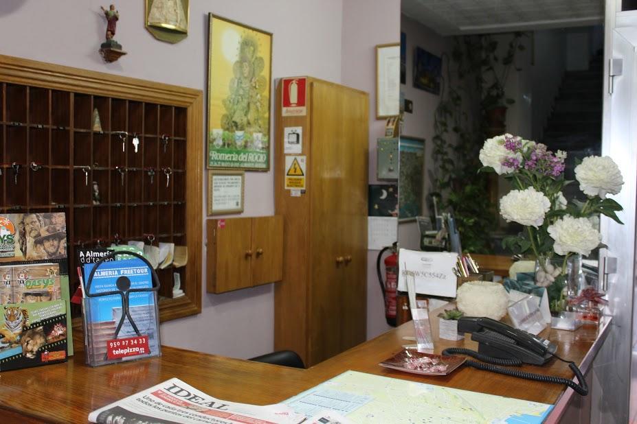 Pension Americano Almería Extérieur photo