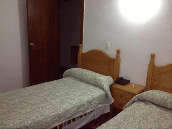 Pension Americano Almería Extérieur photo