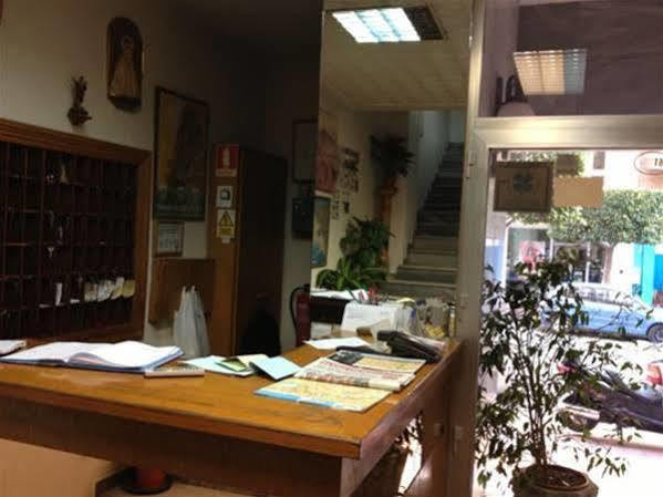 Pension Americano Almería Extérieur photo