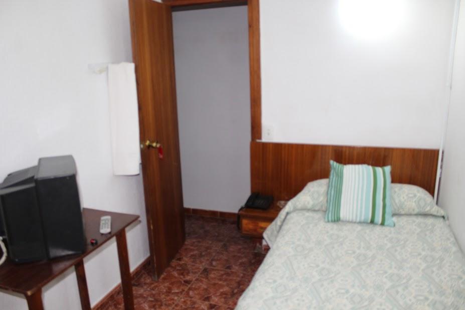 Pension Americano Almería Extérieur photo